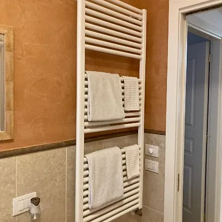Apartman Beautiful New Apartment, Near Torre Di