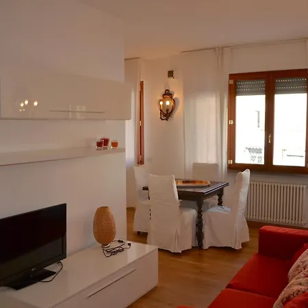 Apartment Beautiful New Apartment, Near Torre Di *