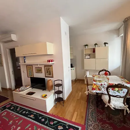 Beautiful New Apartment, Near Torre Di