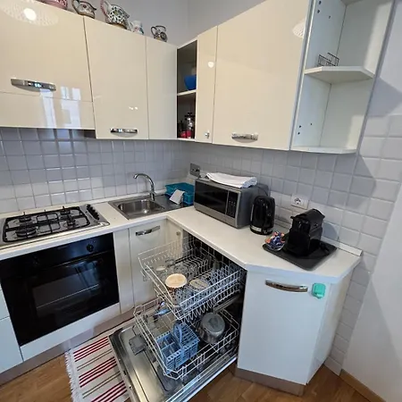 Beautiful New Apartment, Near Torre Di