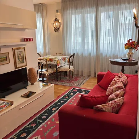 Apartment Beautiful New Apartment, Near Torre Di